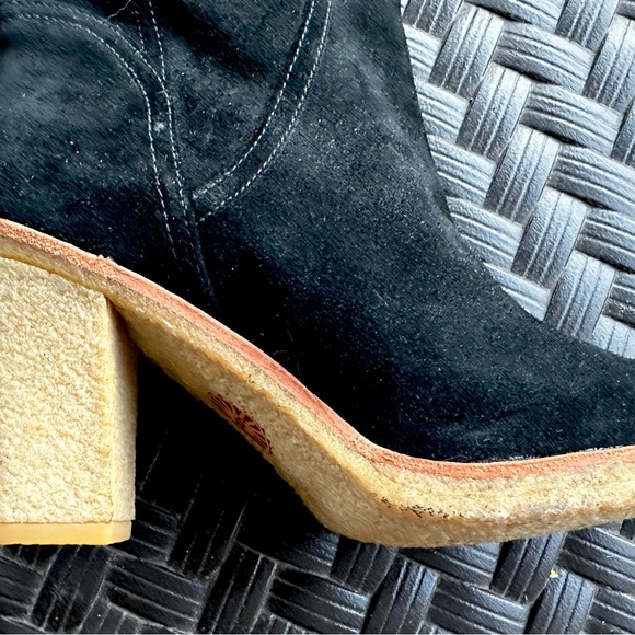 UGG JOSIE TALL BOOTS BLACK SUEDE HEELS ADULT SIZE 8 - Picture 7 of 7